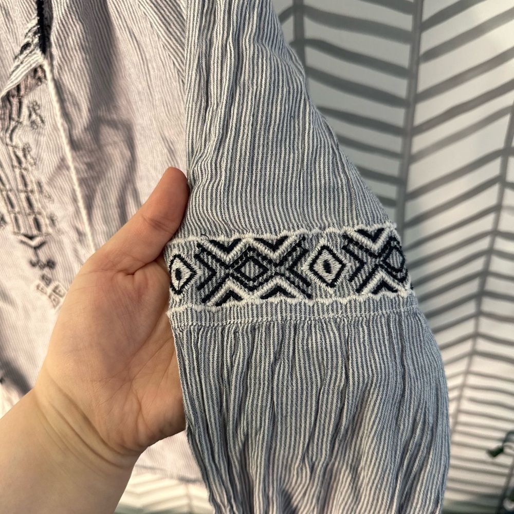 Abercrombie & Fitch Blue and White Embroidered Blouse - Picture 3 of 5